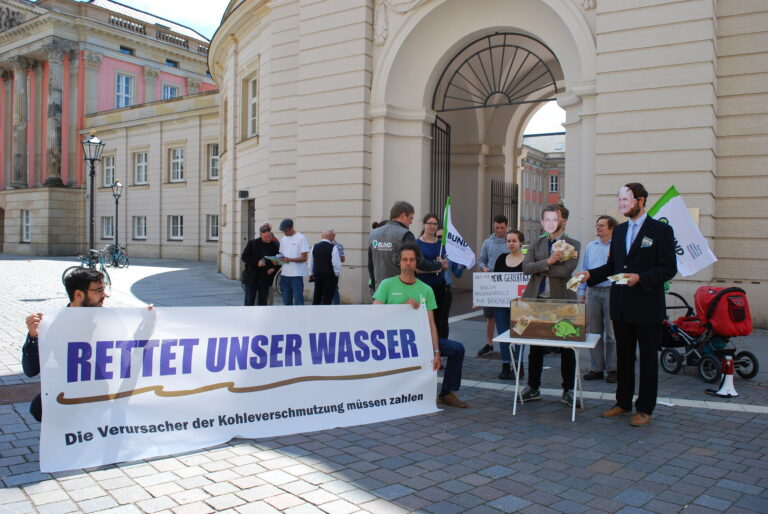 Banner "Rettet unser Wasser"