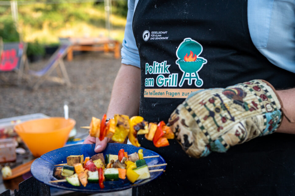 Politik am Grill: Unser Politik-Talk mit Mikrofon und Grillzange